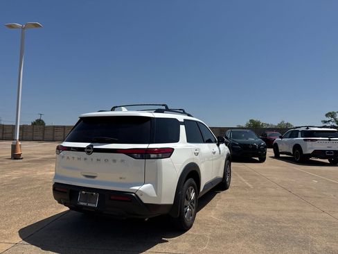 Certified 2024 Nissan Pathfinder SV FWD image 18