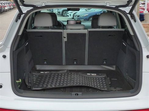 Used 2024 Audi Q5 2.0T Premium w/ Convenience Package image 13