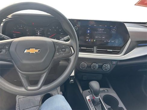 Used 2024 Chevrolet Trax LS image 10