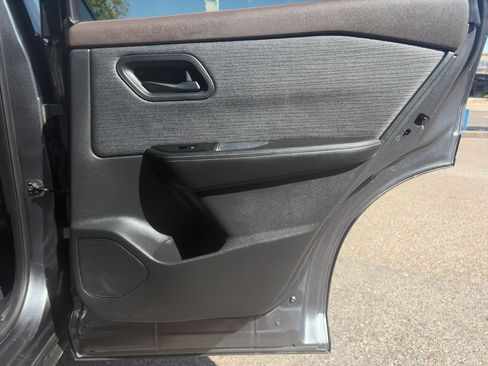 Used 2022 Nissan Rogue S FWD image 22