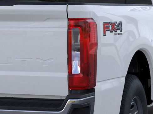 New 2025 Ford F250 XL w/ FX4 Off-Road Package image 21