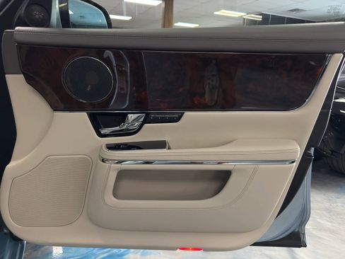 Used 2012 Jaguar XJ RWD image 19