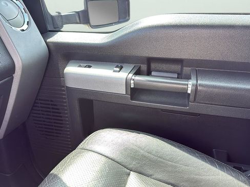 Used 2013 Ford F250 Lariat w/ Lariat Interior Pkg image 24