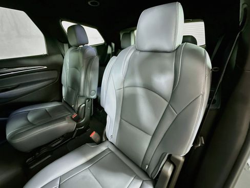 Used 2023 Buick Enclave Essence FWD image 22