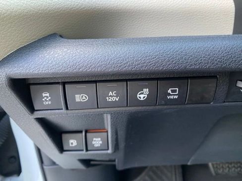 Used 2022 Toyota Sienna Platinum image 25