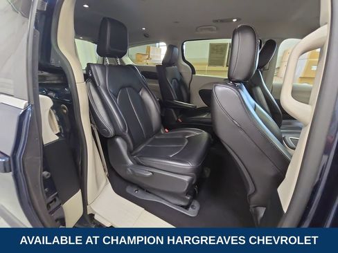 Used 2023 Chrysler Pacifica Touring-L FWD image 35