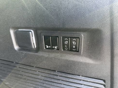 Used 2023 GMC Yukon XL Denali Ultimate image 25