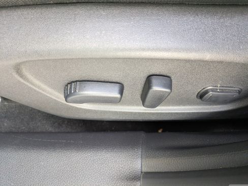 Used 2018 Nissan Rogue SV FWD image 19