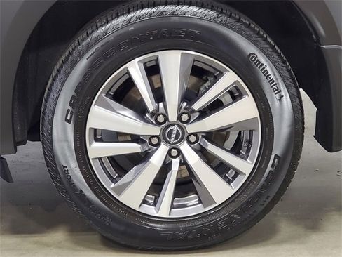 Used 2023 Nissan Pathfinder SL w/ Black Appearance Package image 9