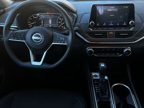 Used 2023 Nissan Altima 2.5 SV image 15