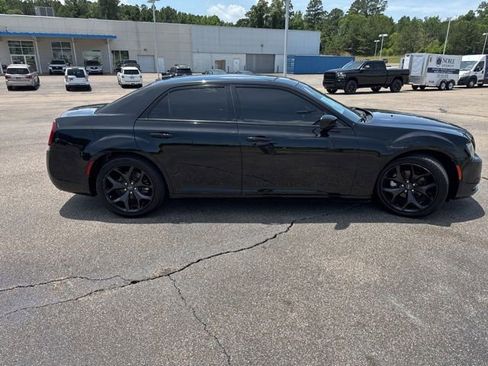 Used 2021 Chrysler 300 Touring w/ Sport Appearance Package RWD image 4