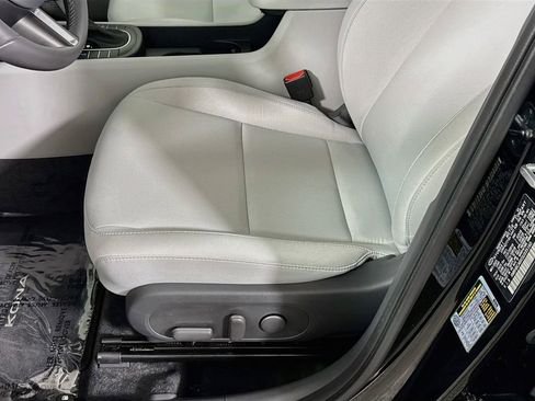 Certified 2025 Hyundai Kona SEL AWD/4WD image 23