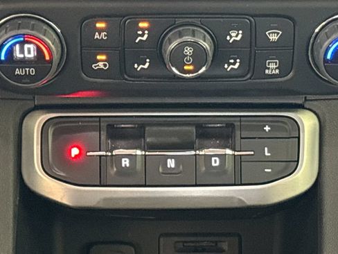 Used 2020 GMC Acadia SLT w/ Driver Alert Package II FWD image 28