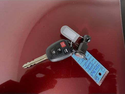 Used 2016 Toyota Camry SE image 35