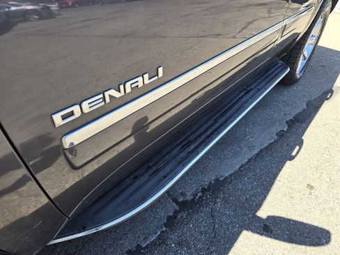 Used 2011 GMC Yukon Denali image 32
