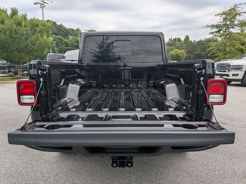Used 2025 Jeep Gladiator Sport AWD/4WD image 6