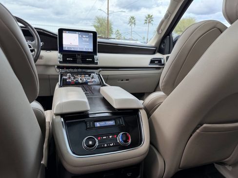 Used 2018 Lincoln Navigator Reserve image 28