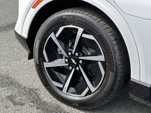 Used 2025 Chevrolet Equinox EV LT image 8