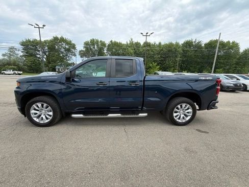 Used 2020 Chevrolet Silverado 1500 Custom w/ Custom Value Package AWD/4WD image 4