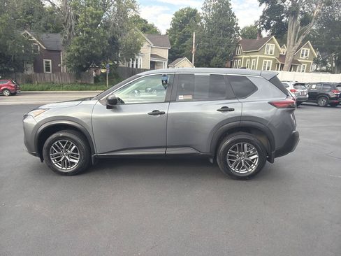 Used 2023 Nissan Rogue S AWD/4WD image 2