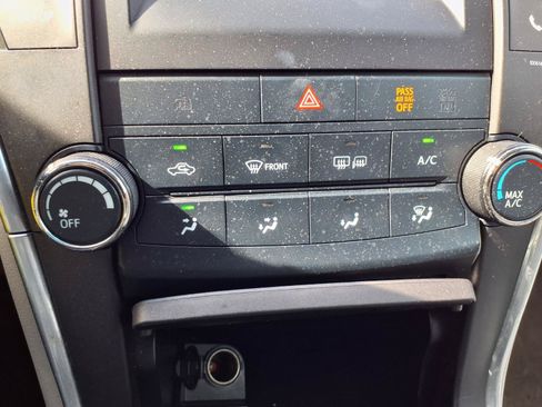 Used 2017 Toyota Camry LE FWD image 7