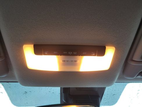 Certified 2021 Nissan Versa SV FWD image 30