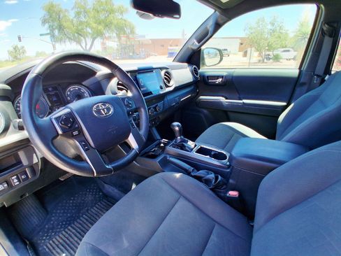 Used 2019 Toyota Tacoma TRD Off-Road w/ Technology Package AWD/4WD image 18