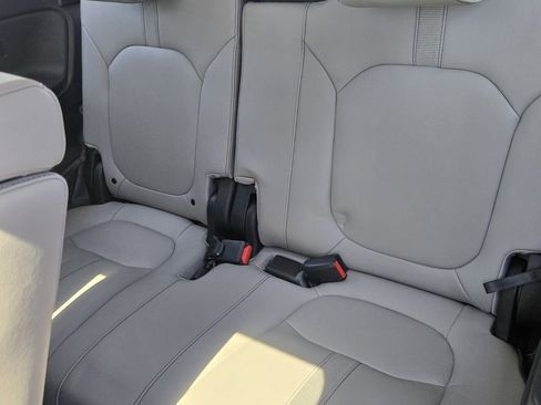 Certified 2023 Honda Pilot Touring image 17