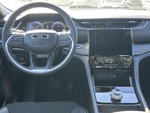 New 2025 Jeep Grand Cherokee L Altitude image 6