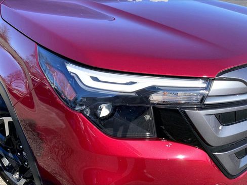 Certified 2025 Subaru Forester Premium image 24