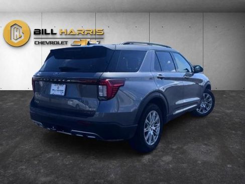 Used 2025 Ford Explorer Active w/ Active Comfort Package image 2