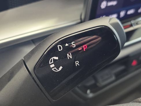 New 2026 Volkswagen Tiguan SE FWD image 18