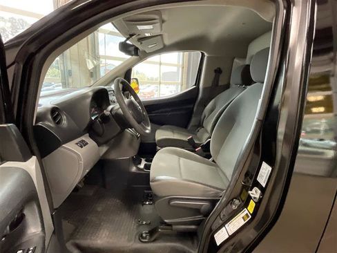 Used 2017 Nissan NV200 SV image 9