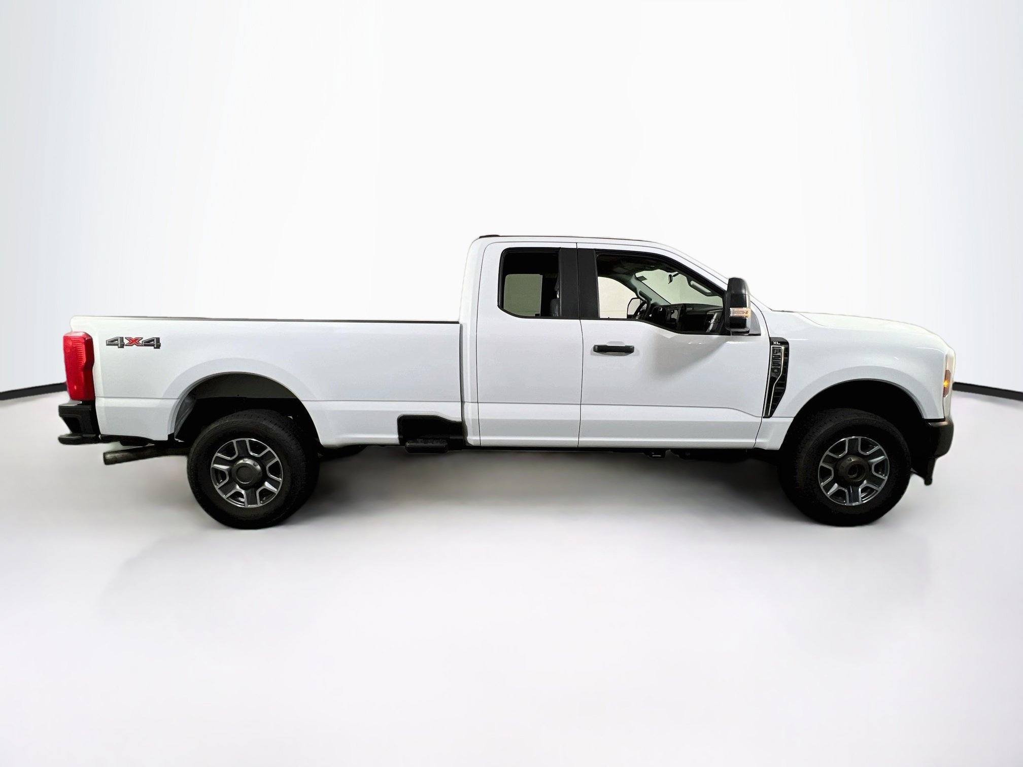 Used 2025 Ford F250 XL w/ F-250 >10K GVWR Package AWD/4WD image 4