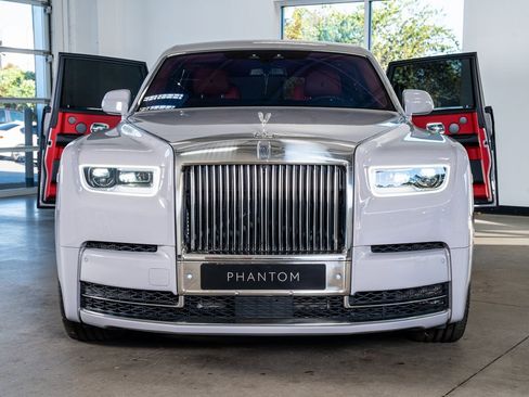 Used 2022 Rolls-Royce Phantom Sedan image 3