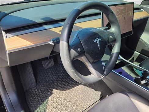 Used 2018 Tesla Model 3 Long Range RWD image 9