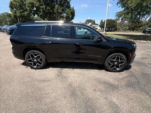Used 2026 Chevrolet Traverse High Country w/ LPO, Floor Liner Package AWD/4WD image 7
