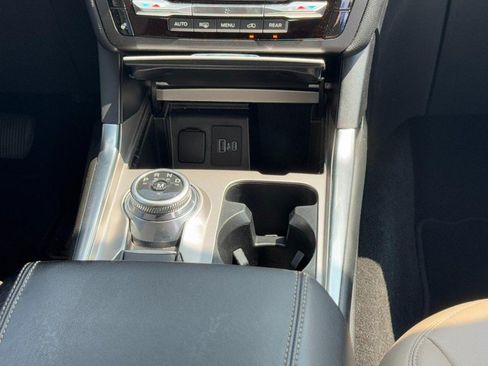 Used 2020 Ford Explorer XLT w/ Equipment Group 202A AWD/4WD image 14