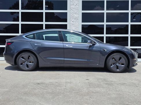 Used 2018 Tesla Model 3 Mid Range RWD image 3