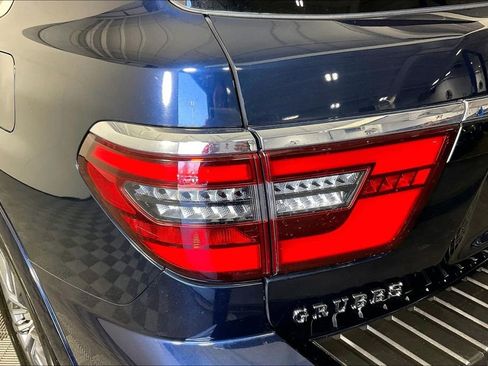 Used 2023 Nissan Armada SL w/ Captain's Chairs Package image 41