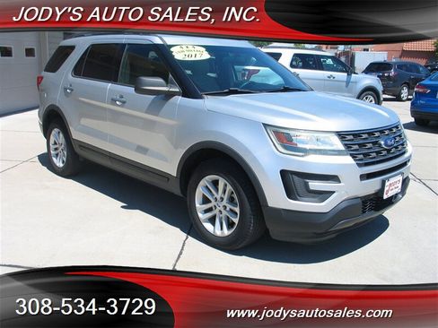 Used 2017 Ford Explorer 4WD image 1