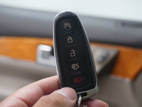 Used 2013 Lincoln MKX FWD image 16