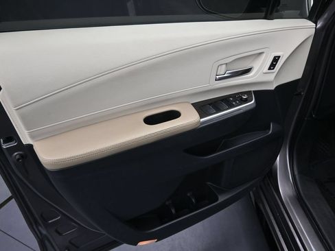 Used 2021 Toyota Sienna Limited FWD image 11