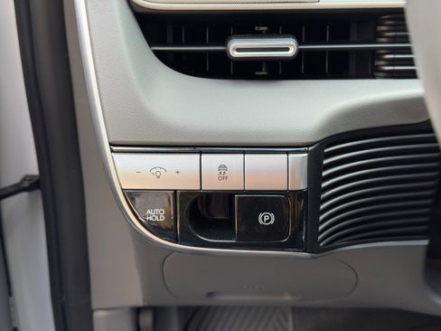 Used 2024 Hyundai Ioniq 5 SE image 16