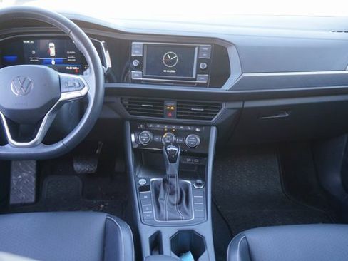 Certified 2023 Volkswagen Jetta SE w/ Panoramic Sunroof Package image 13