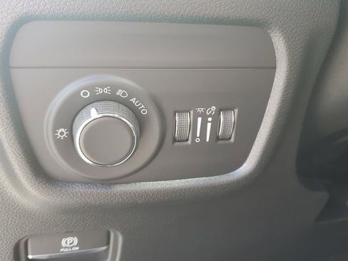 New 2025 Jeep Grand Cherokee Altitude image 23