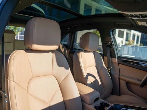 Certified 2026 Porsche Macan AWD/4WD image 27