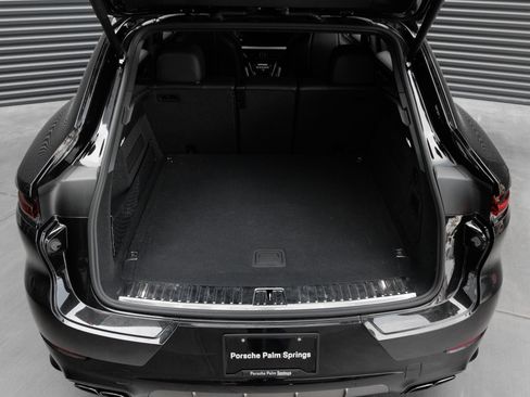 Certified 2025 Porsche Cayenne Turbo AWD/4WD image 32