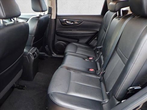 Used 2018 Nissan Rogue SL w/ Premium Package image 10