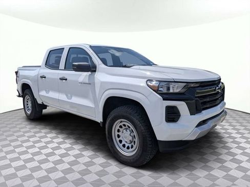 Used 2023 Chevrolet Colorado W/T w/ WT Convenience Package II AWD/4WD image 2